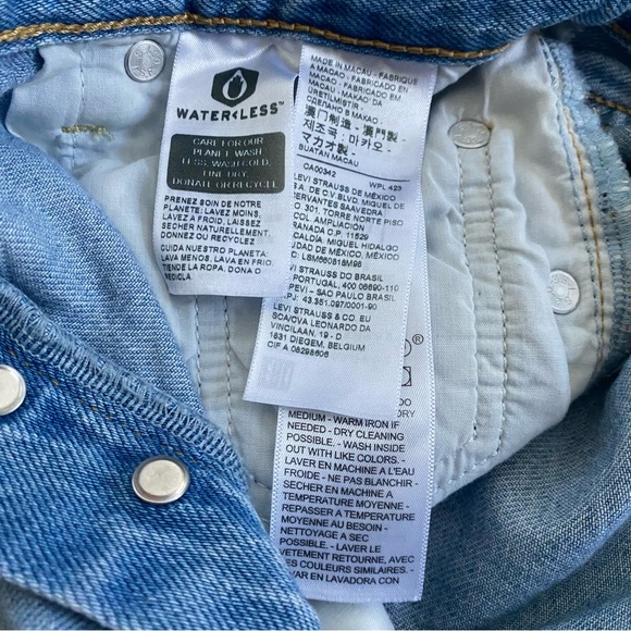 Levi’s Women’s Ribcage Denim Shorts Buttonfly Super High Rise Size 26 Distressed - Picture 11 of 13